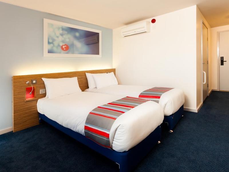 Travelodge Aberdeen Central Justice Mill Bagian luar foto